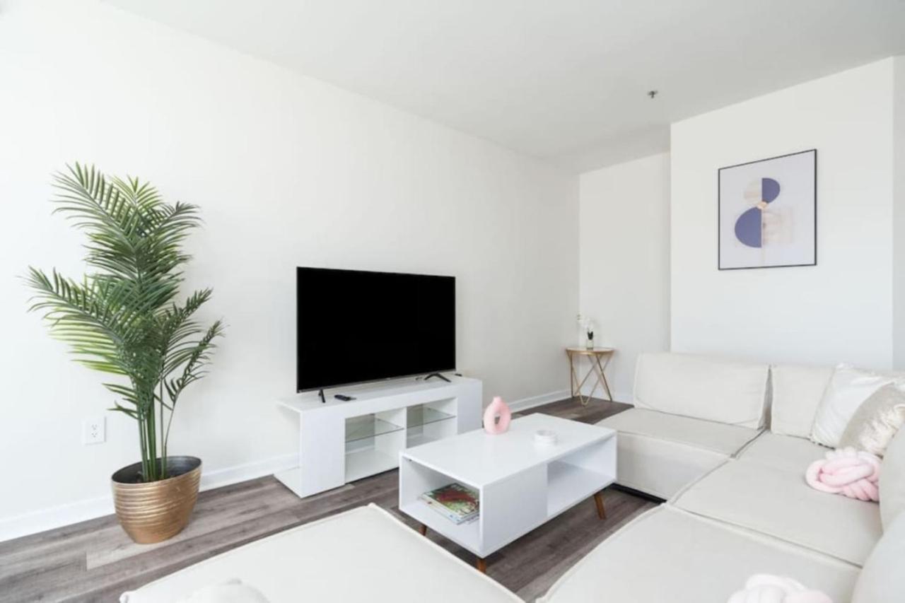 Apartment Downtown Indy Private - Shared *